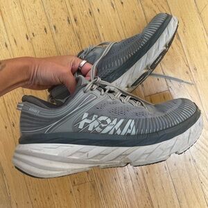 Gray Bondi 7 Hoka One One: M7/W9